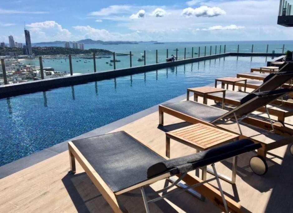 The Base Central Pattaya Quiet Room With Infinity Pool & Free Netflix ภายนอก รูปภาพ